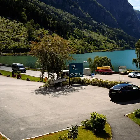 Trolltunga Hotell 3*