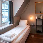 Trolltunga Hotel